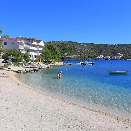 Apartments And Rooms By The Sea Rogoznica - 3266 Guest house