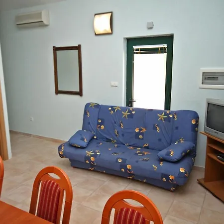 And By The Sea - 3266 3* רוגוזניצה