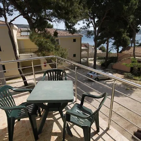 Apartments And Rooms By The Sea Rogoznica - 3266