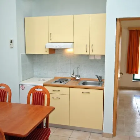 Apartments And Rooms By The Sea Rogoznica - 3266 Guest house