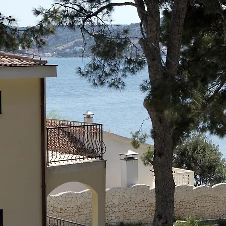 Guest house Apartments And Rooms By The Sea Rogoznica - 3266