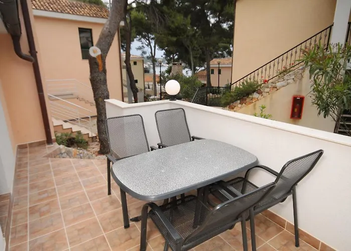 Guest house Apartments And Rooms By The Sea Rogoznica - 3266