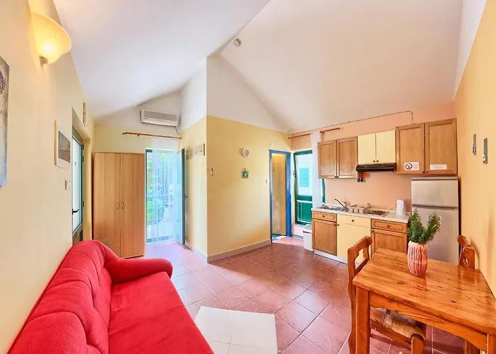 And By The Sea - 3266 Pensjonat 3*