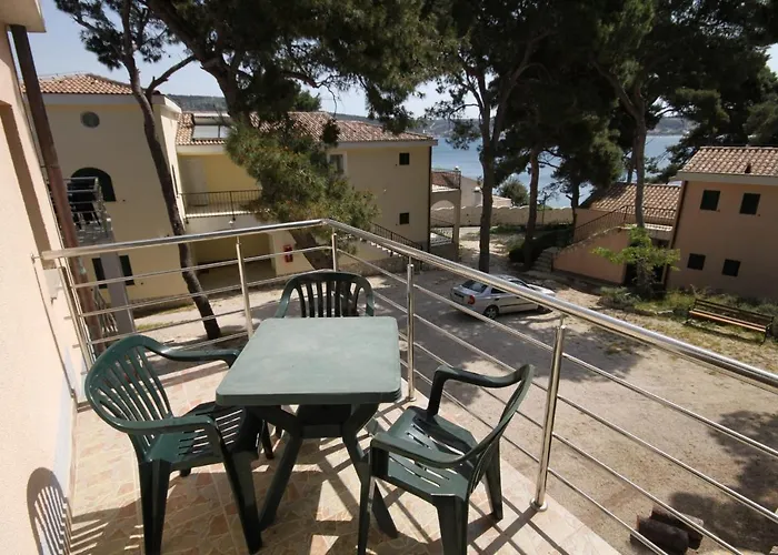 Apartments And Rooms By The Sea Rogoznica - 3266